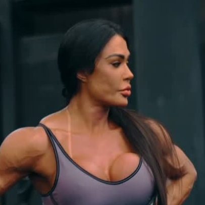 Gracyanne Barbosa revela início do treino: limpava a academia e treinava às 4h