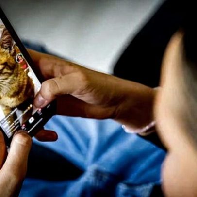 Starmer defende limitar redes sociais para menores de 16 a apps inseguros