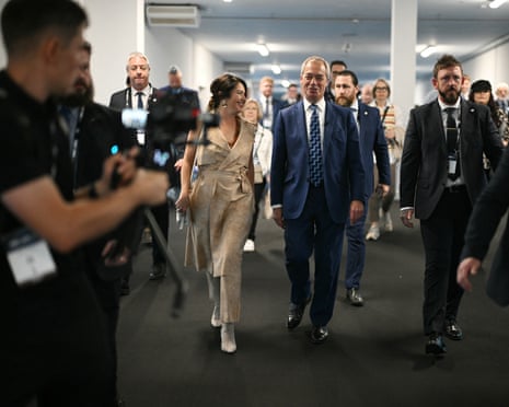 Parceira de Farage não confirma como pagou casa em sua circunscrição