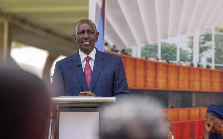 Ruto rejeita exportação de minerais brutos como caminho para a África