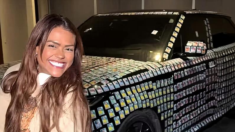 Camila Loures cobre carro do irmão com figurinhas da Copa do Mundo