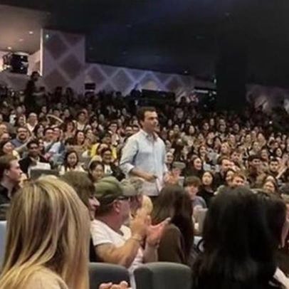 Membro do público assume teclado em concerto de La La Land em Sydney