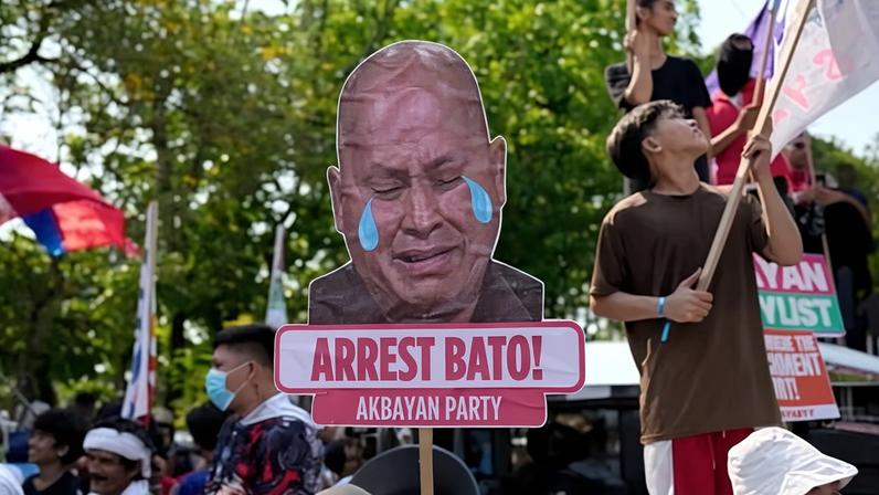 Onde está Dela Rosa? Senador filipino evita prisão diante do presidente