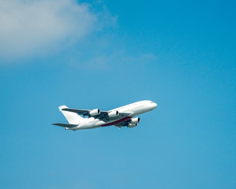 Crise do combustível de aviação pode redefinir férias e história mundial