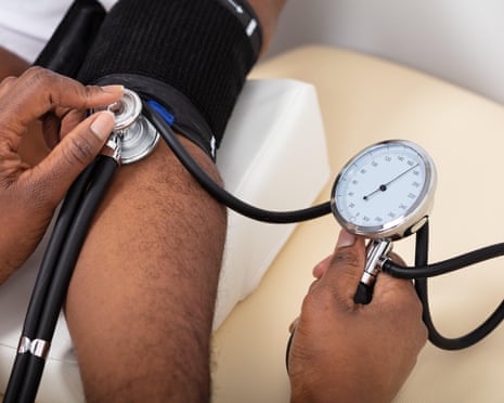 Na Inglaterra, pessoas negras têm risco de AVC duas vezes maior que o das brancas