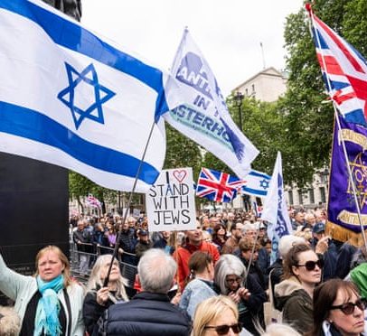 Milhares participam de ato contra o antisemitismo em frente a Downing Street