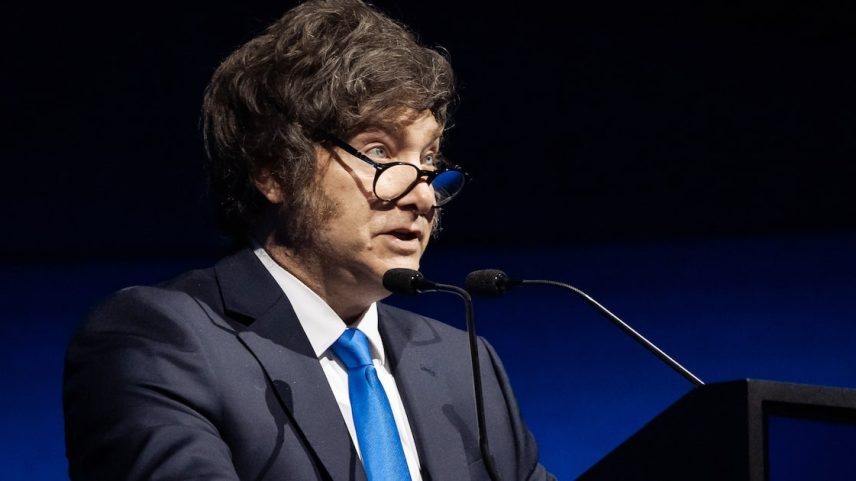 Aprovação de Milei sobe a 40% após mínimos no governo, aponta AtlasIntel