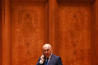 Moção de censura de social-democratas e ultradireita derruba governo em Romênia