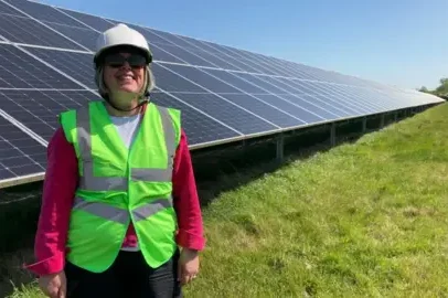A visão solar de uma mulher abastece 6.000 lares