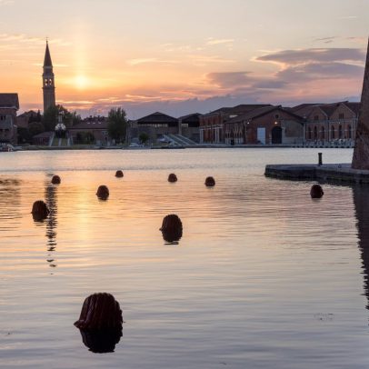Mais de 70 artistas da Bienal de Veneza se retiram de prêmios