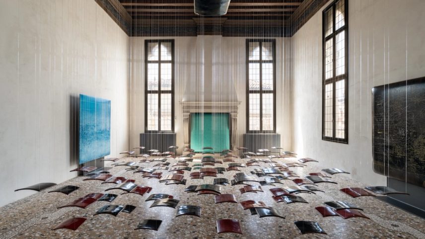 Laca chinesa encontra abstração europeia na exposição