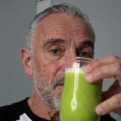 Redução da retenção de líquidos com suco diurético de 3 ingredientes
