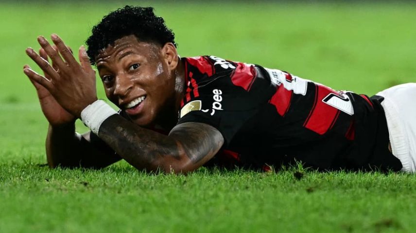 Plata foi expulso em Flamengo x Estudiantes (Foto: Pabloo Porciuncula / AFP)