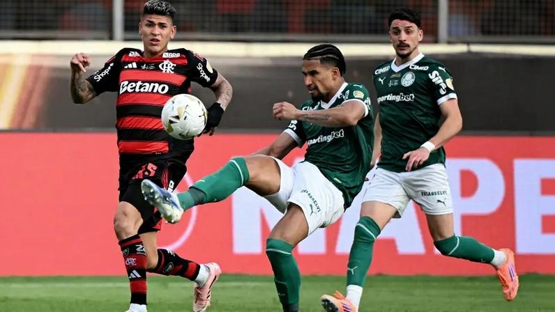 Flamengo e Palmeiras na final da Libertadores (Foto: Luis ACOSTA / AFP)