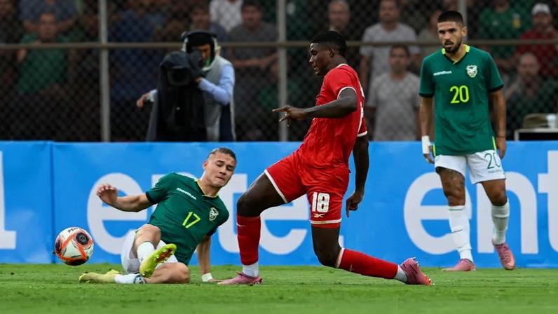Kadir, do Botafogo, brilhou com a camisa da seleção do Panamá (Foto: Aizar Raldes/AFP)