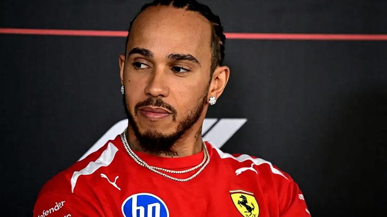 Lewis Hamilton em coletiva da pré-temporada da Fórmula 1 (Foto: Giuseppe Cacace/AFP)