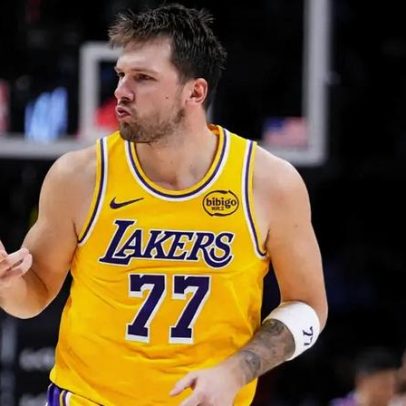 Luka Dončić forma o quinteto ideal da NBA em 2025/26