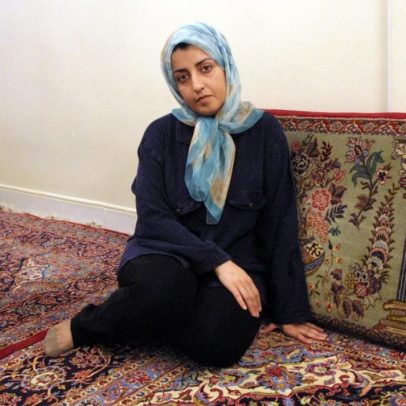 Iraniana vencedora do Nobel está hospitalizada em estado crítico