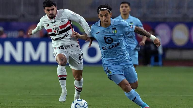 São Paulo foi a campo com um time alternativo contra o O'Higgins (Foto: Rodrigo ARANGUA / AFP)