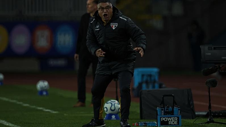Roger Machado analisa propostas e prioriza novos desafios fora do futebol brasileiro (Foto: Rodrigo Arangua / AFP)