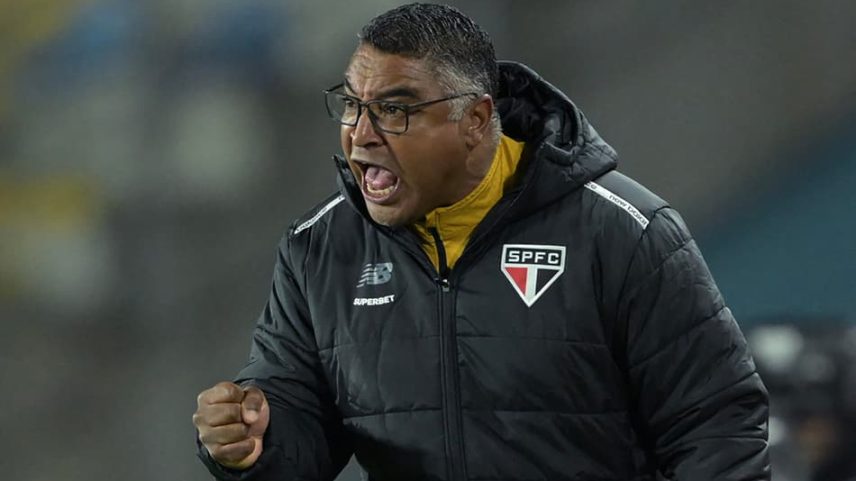 Roger Machado precisa de um empate para classificação (Foto: Rodrigo ARANGUA / AFP)