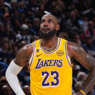 LeBron James atinge marca inédita de 300 jogos de playoffs