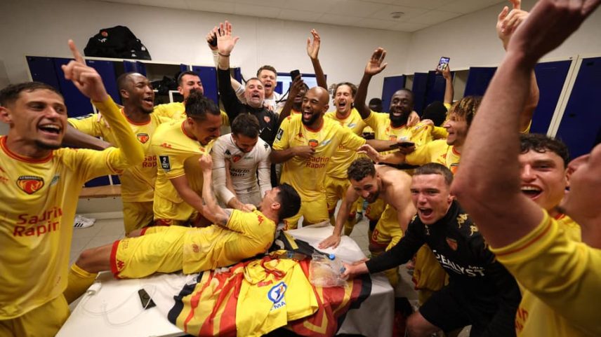 Jogadores do Le Mans comemora acesso a elite francesa (Foto: PASCAL POCHARD-CASABIANCA / AFP)