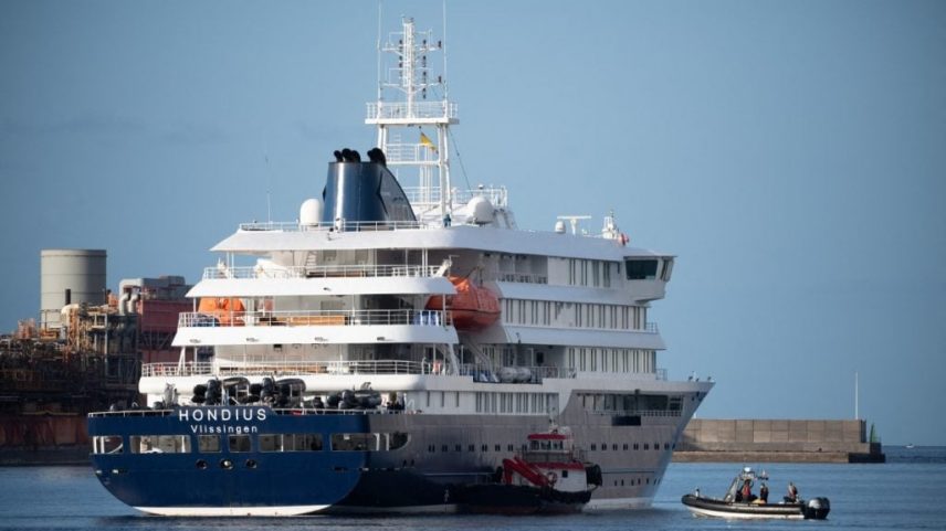 Primeiros passageiros desembarcam de navio com hantavírus
