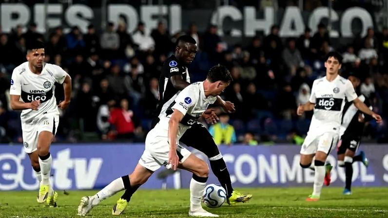 Carlos Cuesta abre o placar em Olimpia x Vasco