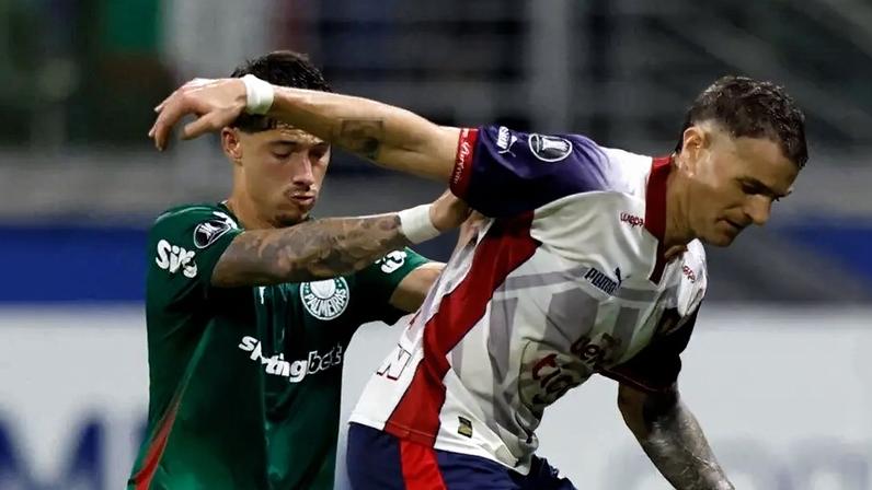 Vegetti abre o placar para o Palmeiras contra o Cerro Porteño