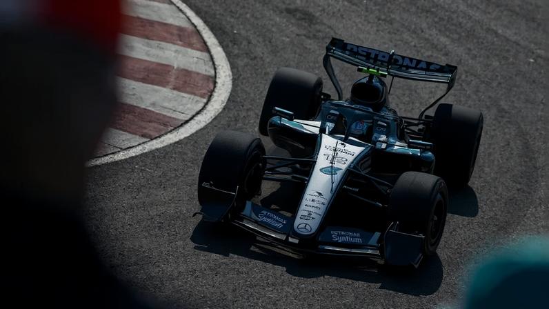 O italiano Kimi Antonelli, da Mercedes, lidera a temporada da Fórmula 1