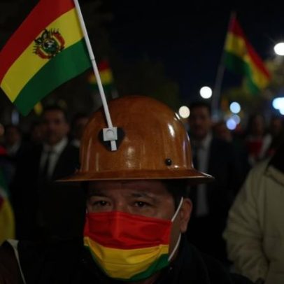 Trabalhadores pressionam presidente da Bolívia por protestos
