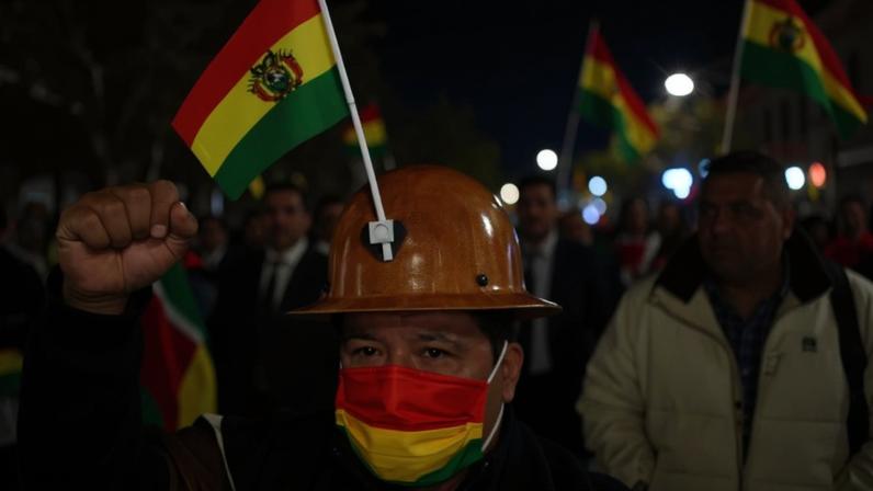 Trabalhadores pressionam presidente da Bolívia por protestos