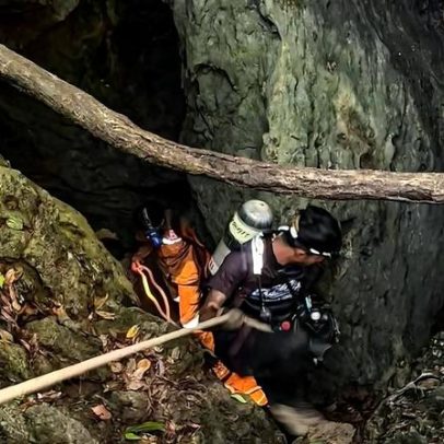 Mergulhadores resgatam cinco de sete pessoas presas em caverna no Laos