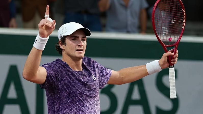 Horário definido para duelo entre João Fonseca e Djokovic em Roland Garros