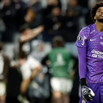 Platense vence Corinthians pela Libertadores após falha de Hugo Souza