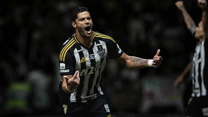 Hulk faz feito inédito entre jogadores no Brasil