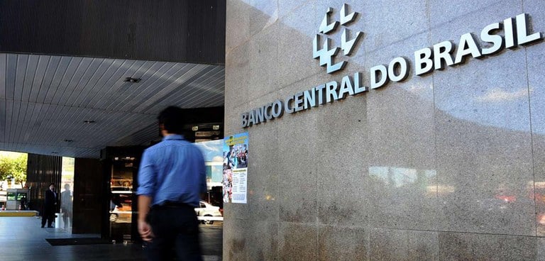 Senado pauta PEC que amplia autonomia do Banco Central