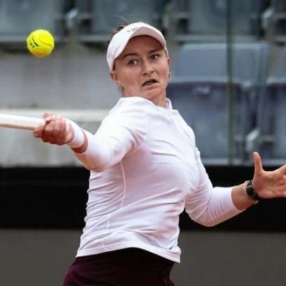Krejcikova vence estreia e será a primeira adversária de Sabalenka em Roma