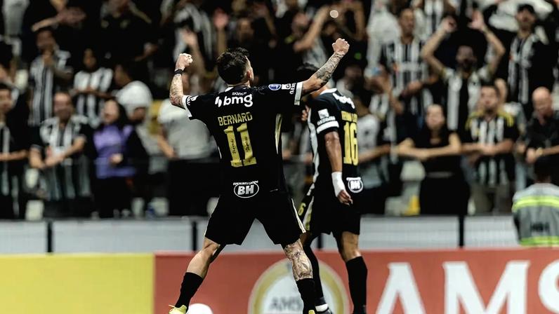 Bernard comemora gol contra o Puerto Cabello (Foto: Pedro Souza / Atlético)