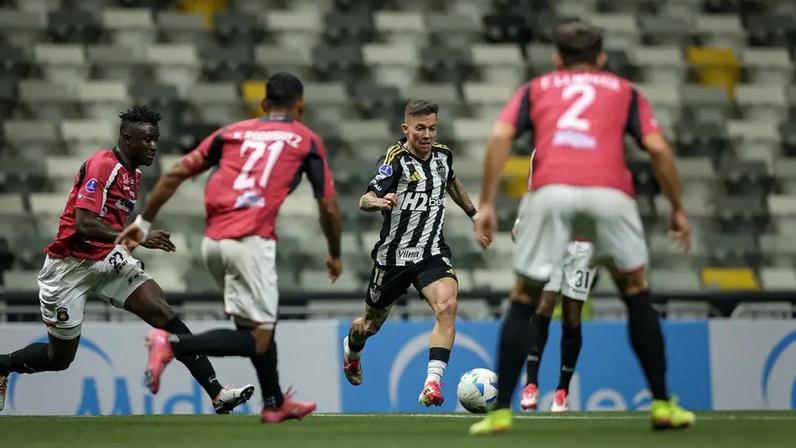 Bernard em Atlético x Caracas (Foto: Pedro Souza / Atlético)