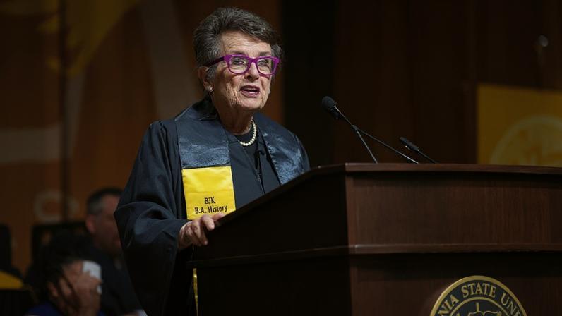 Billie Jean King conclui curso de História após mais de 60 anos