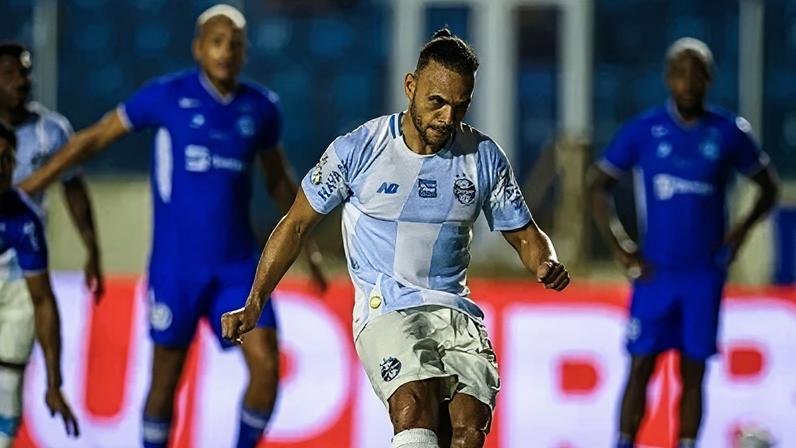 Braithwaite fez dois gols