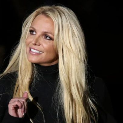 Britney Spears usa sotaque britânico e oferece lasanha a policiais na parada DUI