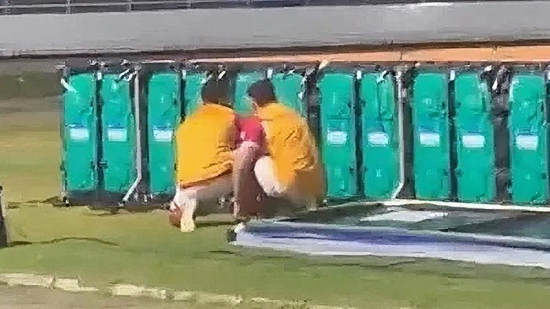 Jogadores do CRB se escondem da arbitragem para tentar evitar amarelo