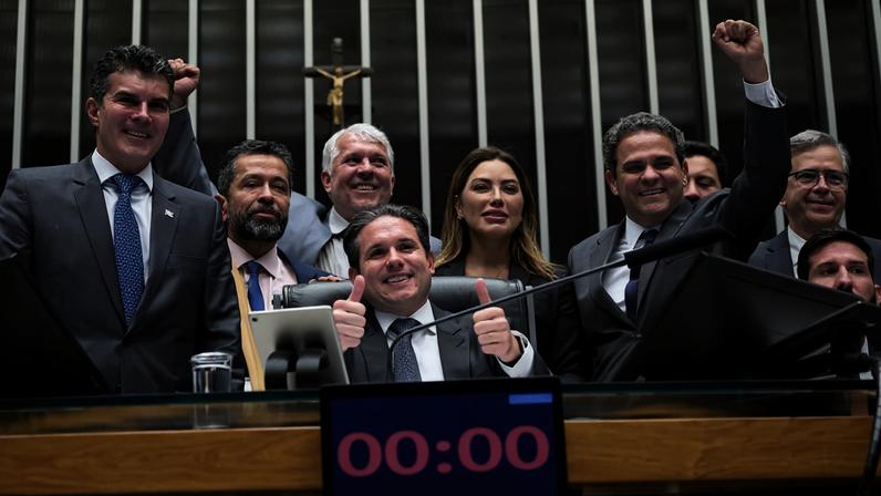 Registro pós-votação em que a Câmara aprovou a redução de quase 40% de floresta nacional no Pará, em 20 de maio de 2026. Foto: Kayo Magalhães/Câmara dos Deputados