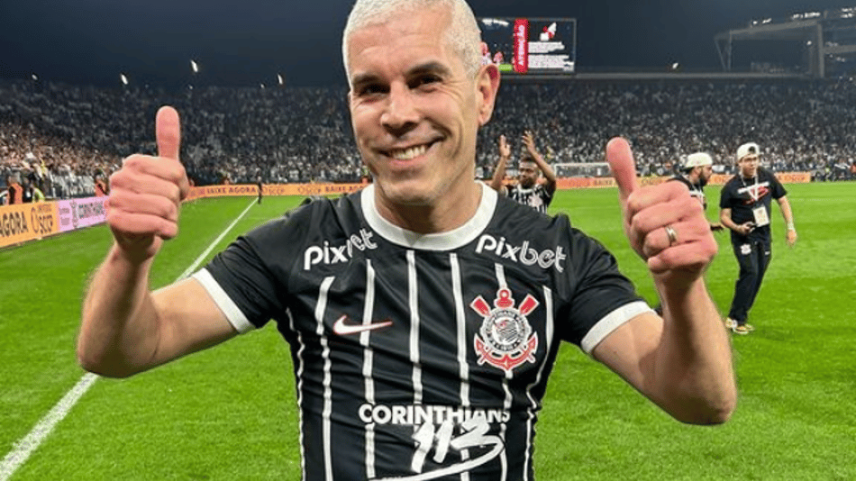 Corinthians vence Botafogo 4 a 2 no Brasileirão 2001 com Ricardinho em destaque