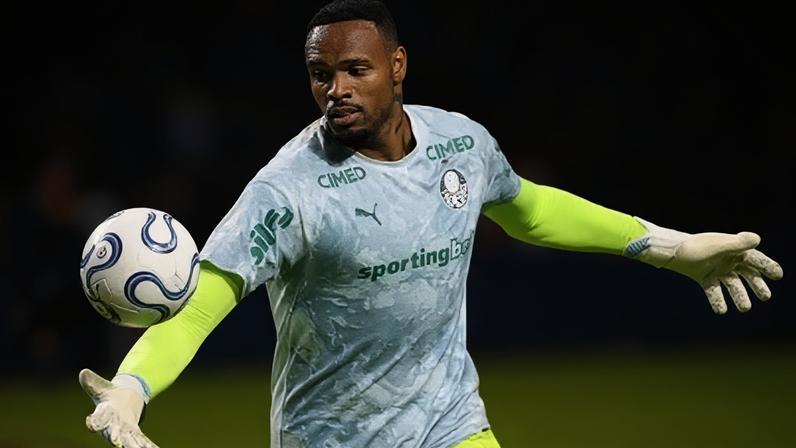 Goleiro do Palmeiras abandona zona mista após pergunta irritada