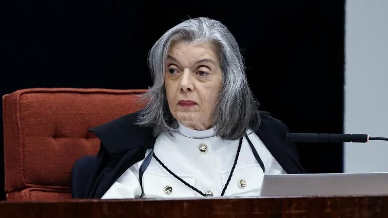 Cármen Lúcia vota para derrubar mudanças na Lei da Ficha Limpa