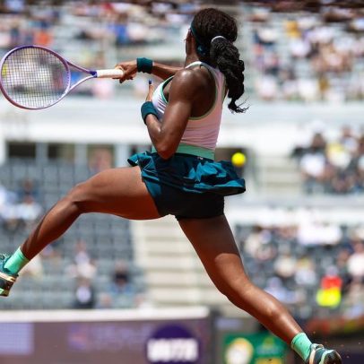 Gauff vence Jovic de virada e avança às quartas